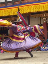 drehender-moench-bhutan