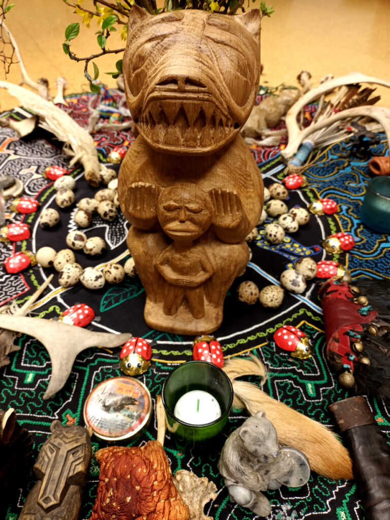 Ritualmitte mit Bär 20230324_205812